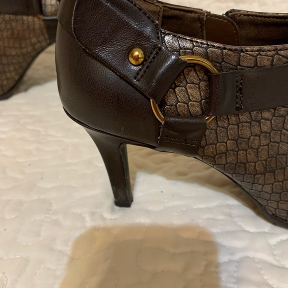 Bandalino gold/bronze metallic heeled booties - Picture 12 of 14